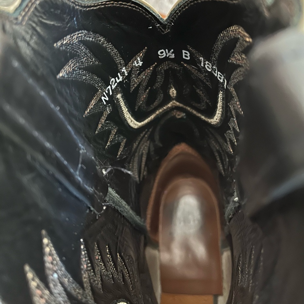 Lucchese Black Leather Western Cowboy Boots Stitched embellishments Rare 9.5 M! - Picture 16 of 16